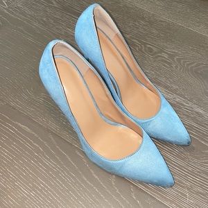 Light blue suede pumps.